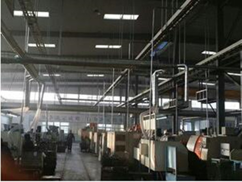 華康中天為客戶(hù)生產(chǎn)的機(jī)械加工車(chē)間布袋除塵器管道合理的設(shè)計(jì)